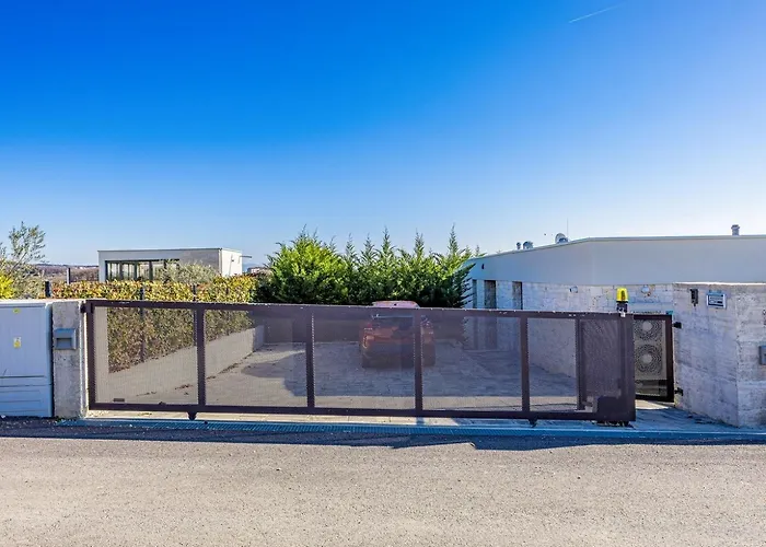 Luxury Miracle - Wellness, Pool, Gym Villa Brtonigla
